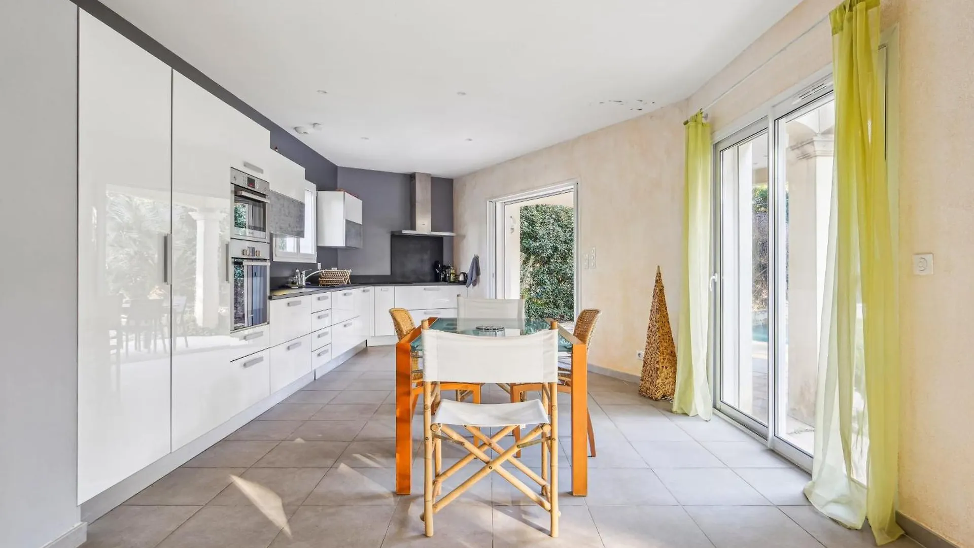Villa Avec Pisicne Proche Mer Frejus 8 Pers Holiday home
