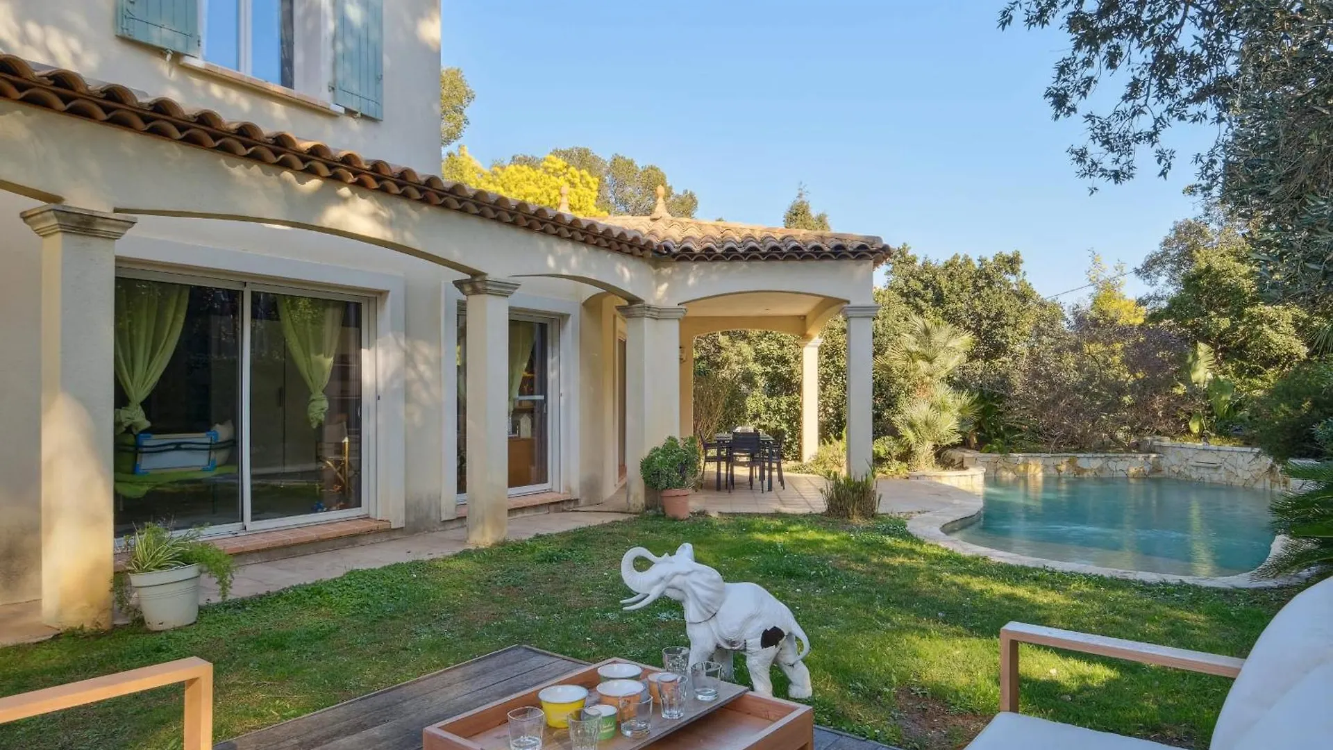 Villa Avec Pisicne Proche Mer Frejus 8 Pers