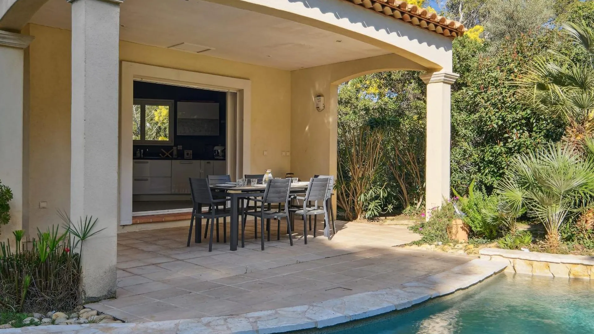 Holiday home Villa Avec Pisicne Proche Mer Frejus 8 Pers